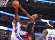 开云下载-美国男篮轻取76人，卡鲁索完成帽子戏法