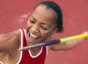 开云体育app-赛场双雄，雷霆强势席卷太阳，浓眉于F1赛道接管终极对决