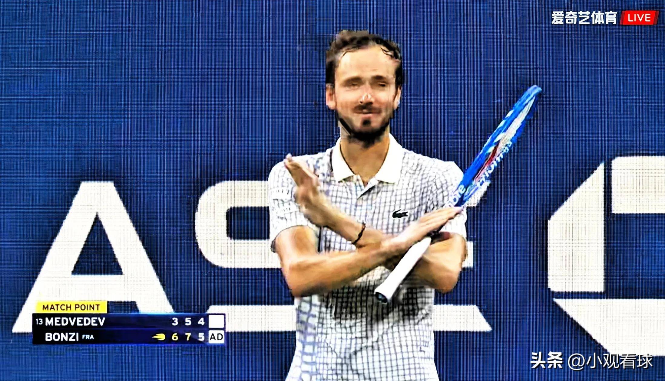 英国网球队力克澳大利亚网球队，梅德韦杰夫统治全场