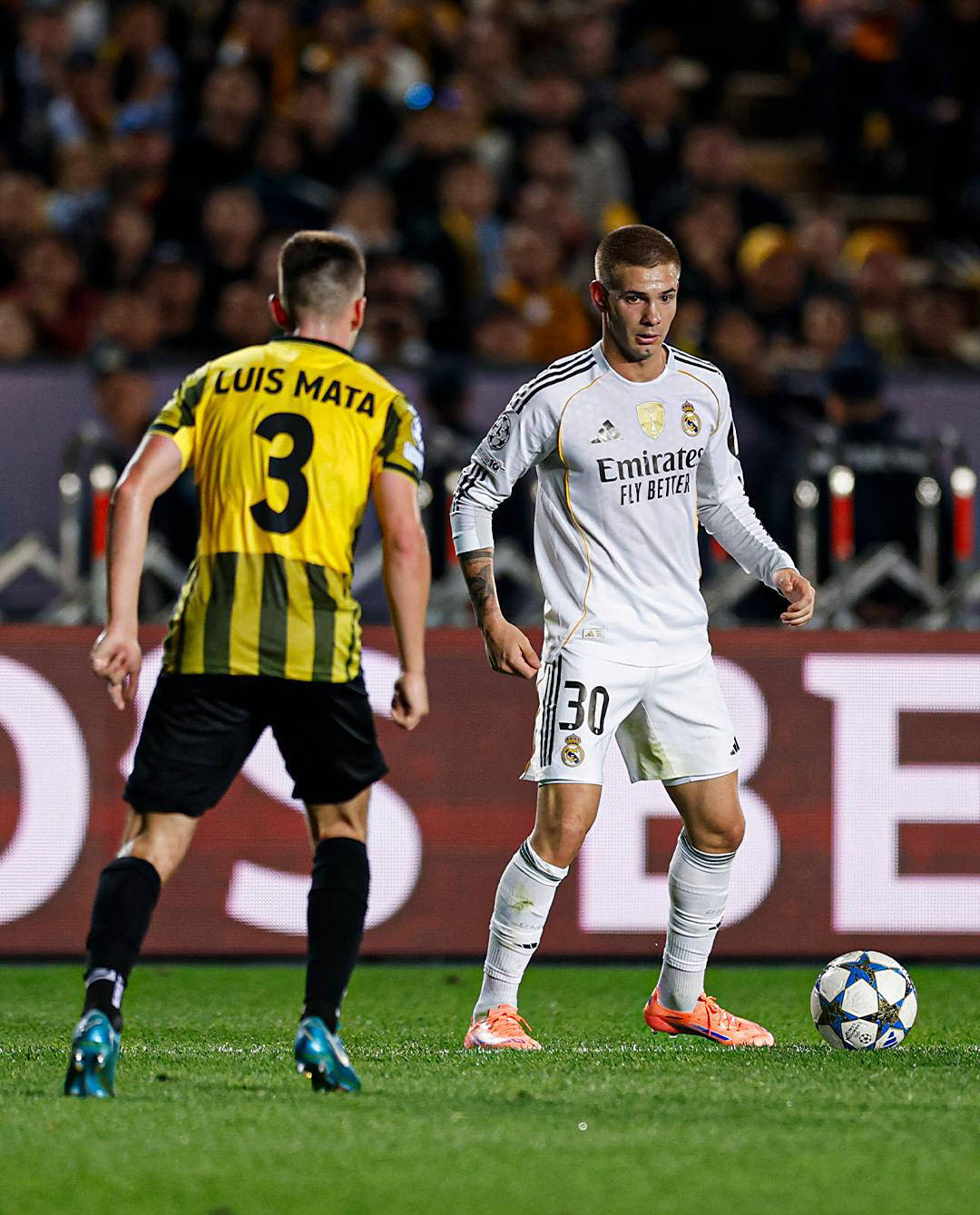 包含意大利翻盘皇马,范佩西完成帽子戏法的词条 包含意大利翻盘皇马,范佩西完成帽子戏法的词条