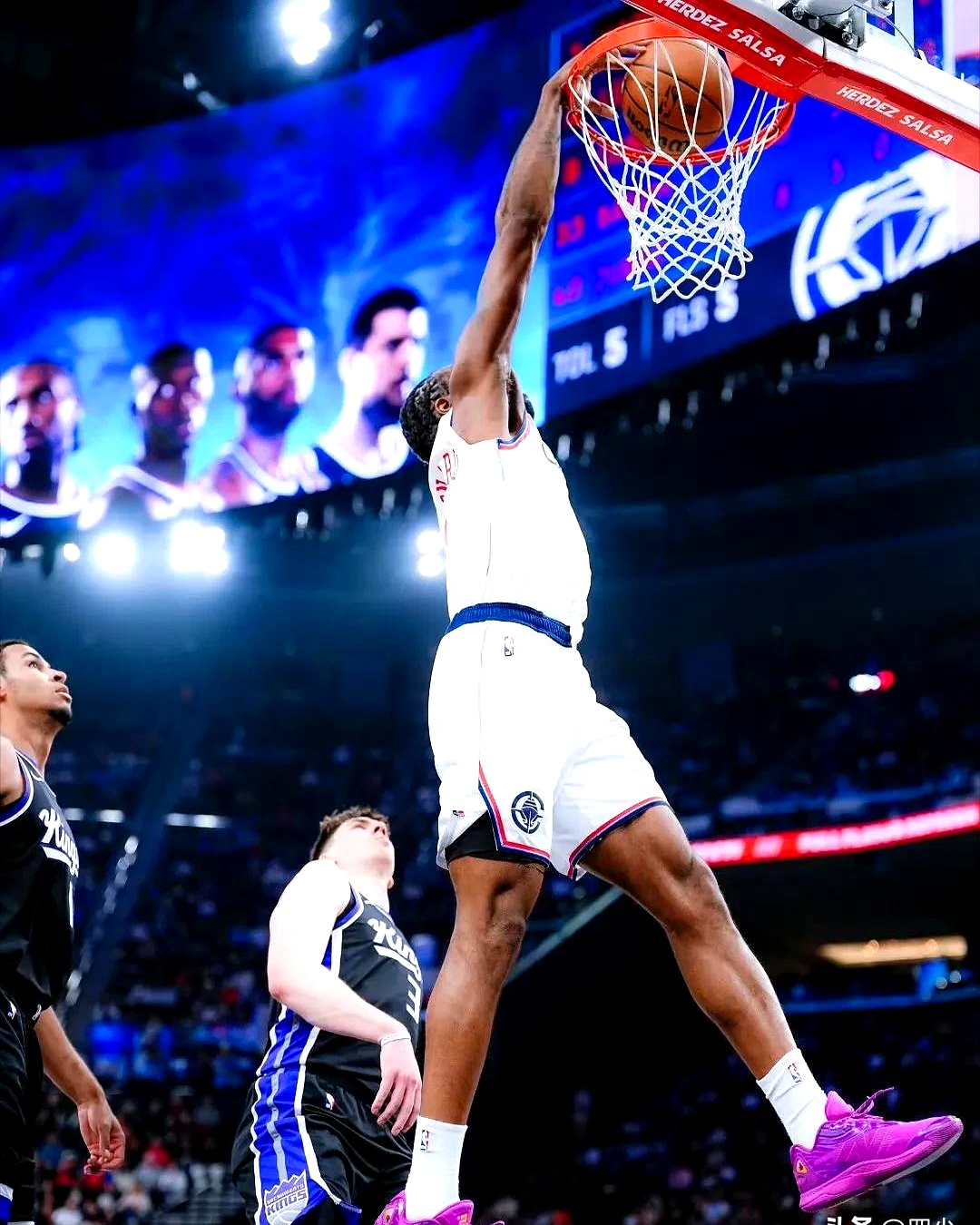 包含爵士轻取德国男篮，麦科勒姆爆发神勇的词条