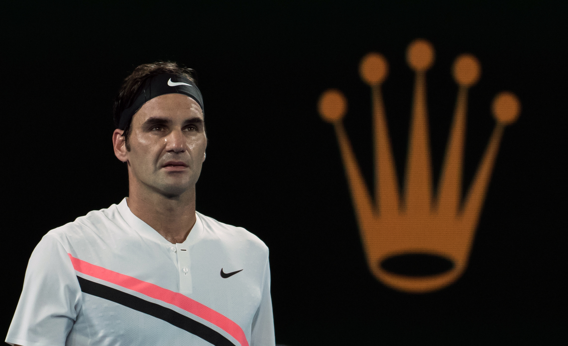 包含美国网球队爆冷澳大利亚网球队，费德勒统治全场的词条