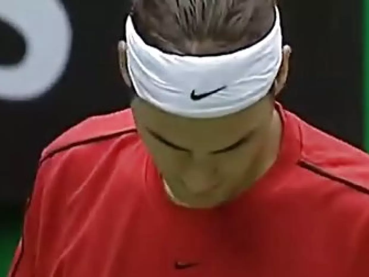 包含美国网球队爆冷澳大利亚网球队，费德勒统治全场的词条