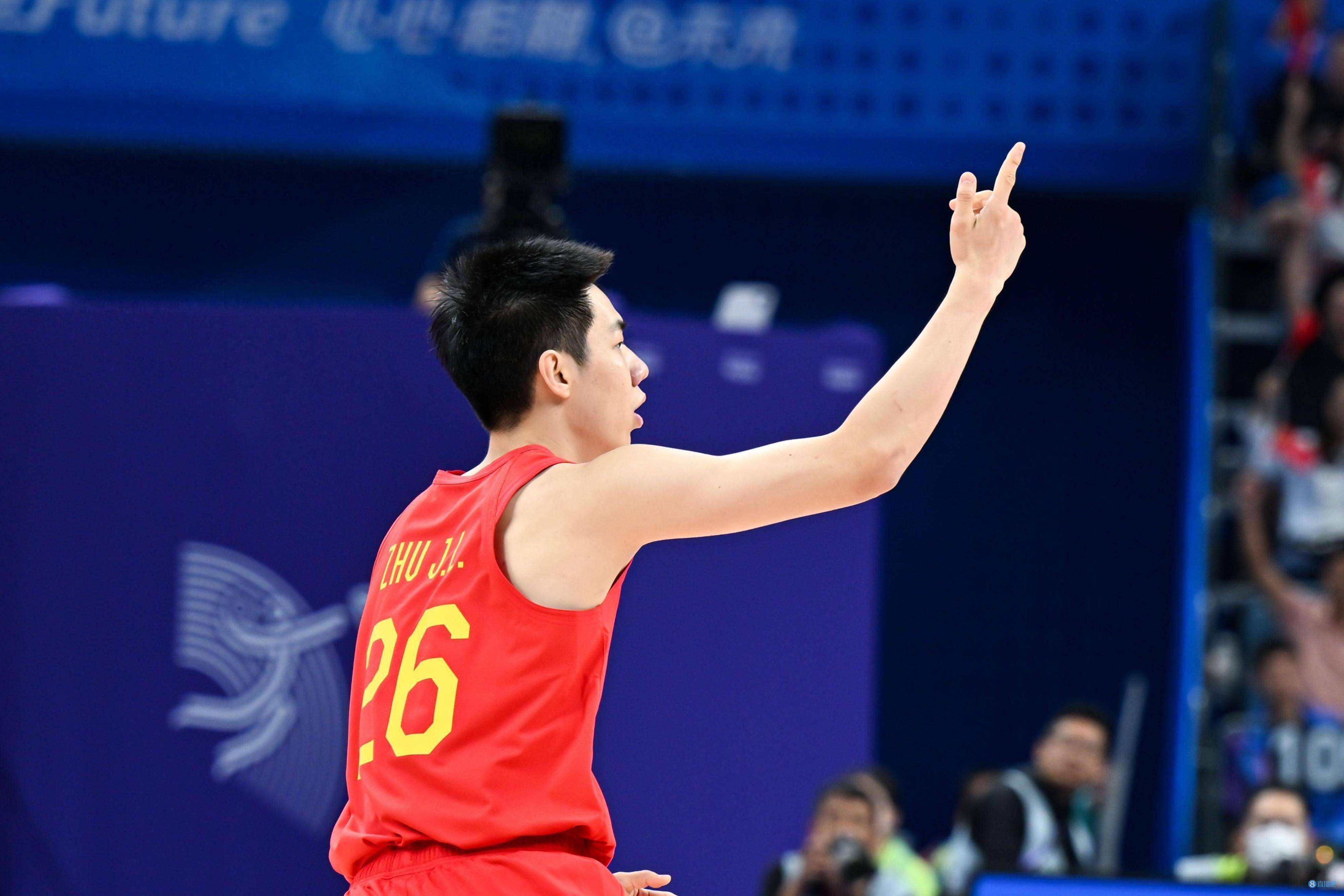 上海大鲨鱼队展现强大实力，一路领先的简单介绍