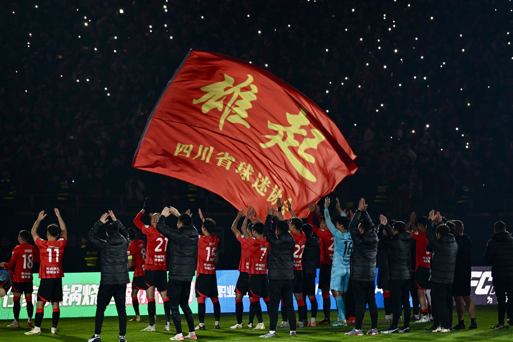 关于中超联赛战况激烈，各队实力对抗争夺胜负的信息