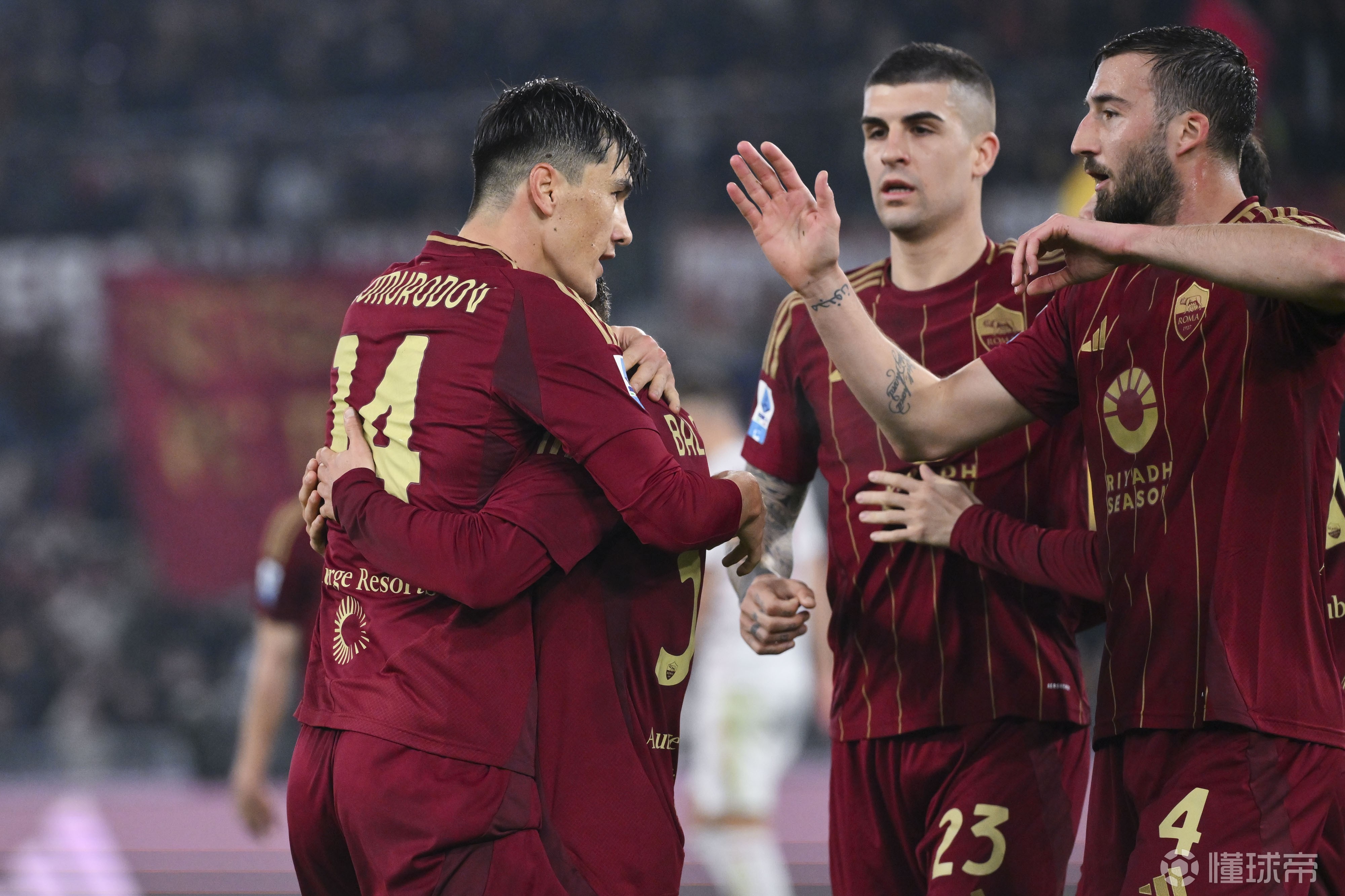 关于罗马主帅遭遇批评，球队面临考验的信息