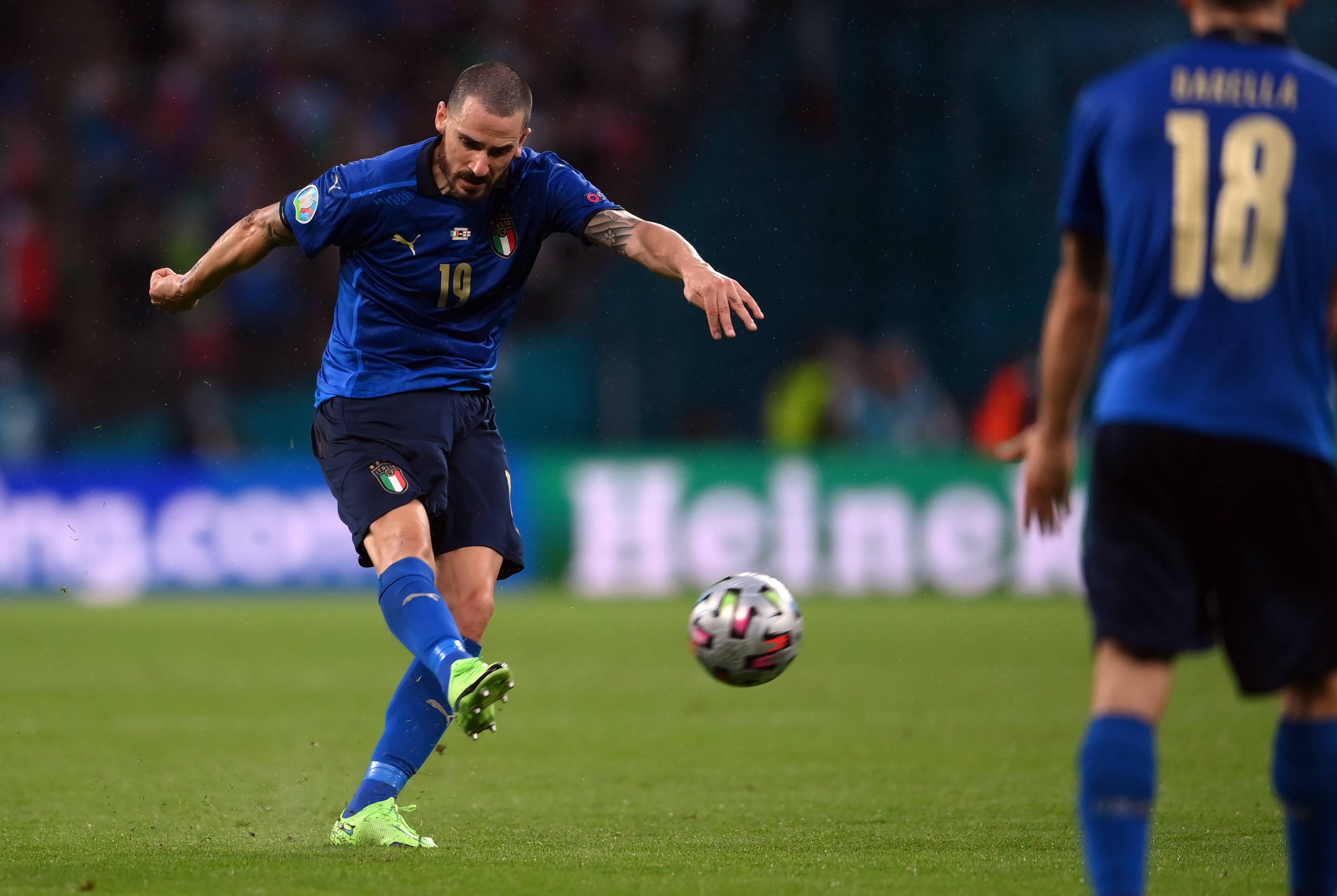 包含欧预赛大比分胜利，强队踏入淘汰赛门关的词条