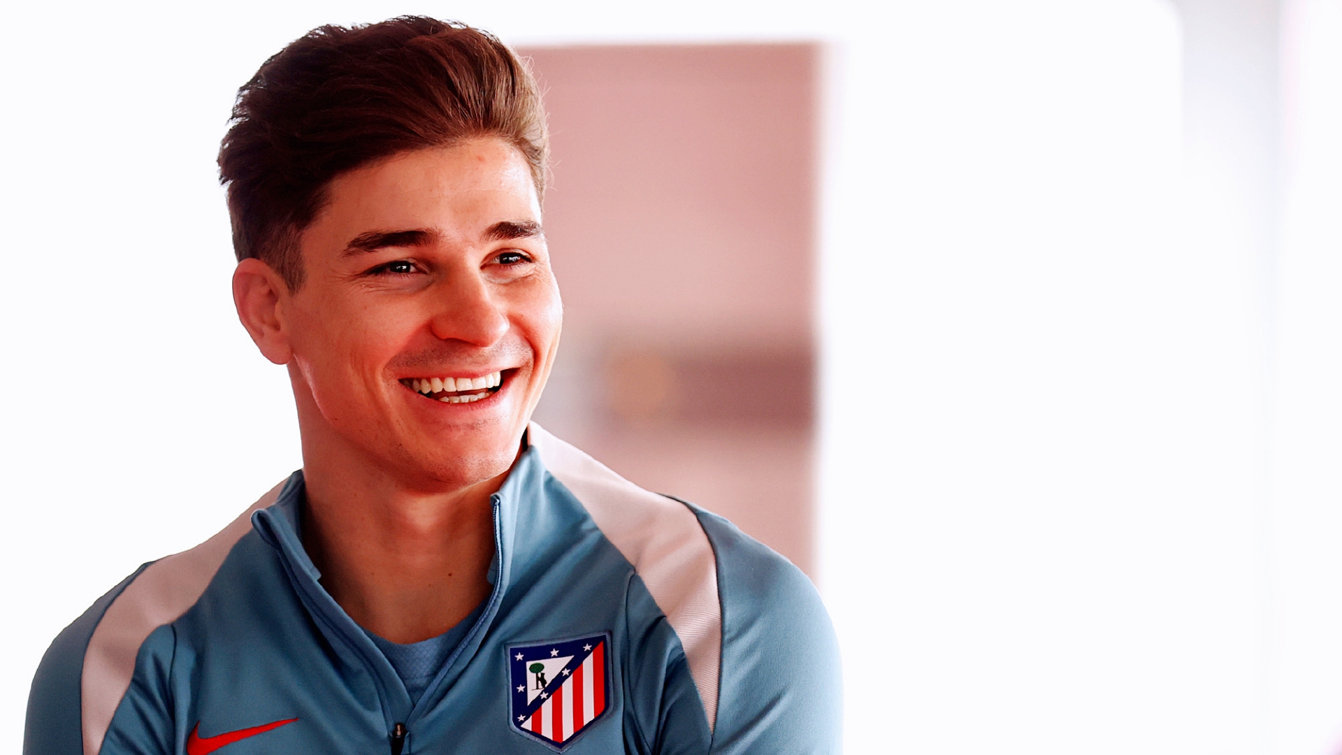 巴黎鏖战巴萨,阿尔瓦雷斯惊艳世界的简单介绍 巴黎鏖战巴萨,阿尔瓦雷斯惊艳世界的简单介绍