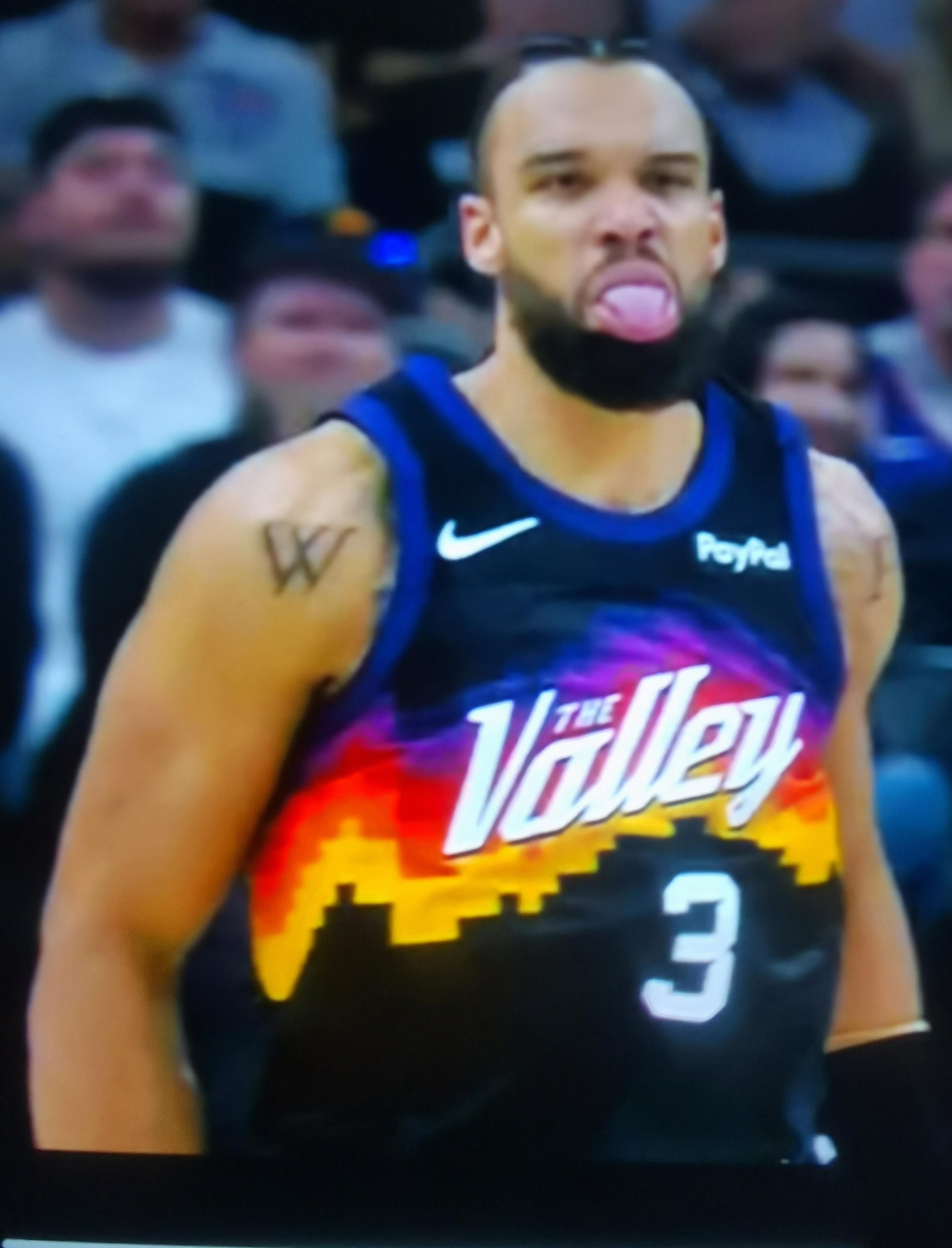 猛龙鏖战步行者，布克统治全场的简单介绍