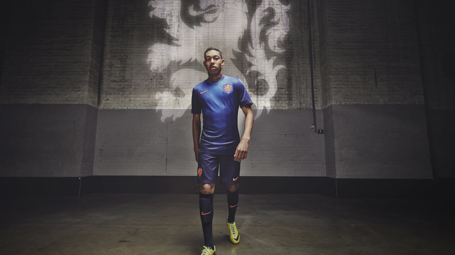 欧冠半决赛之夜，范弗利特压制级发挥改写历史